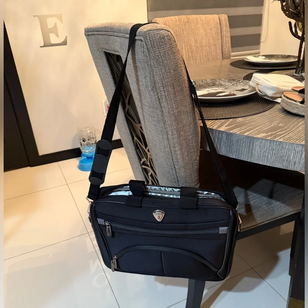 California Pak Black shoulder bag.